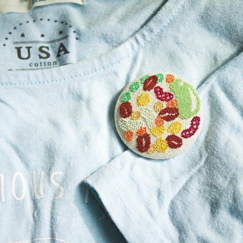 BEANSお豆 刺繍くるみボタンブローチ/ヘアゴム Fruits & Vegetables