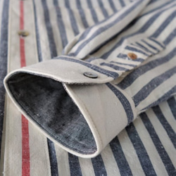 縞の遊び心を楽しむオトナのメンズシャツ｜25000円のオーダーメイド｜遠州綿紬｜白地に灰色ちょこっと赤の楽しいシャツー 8枚目の画像