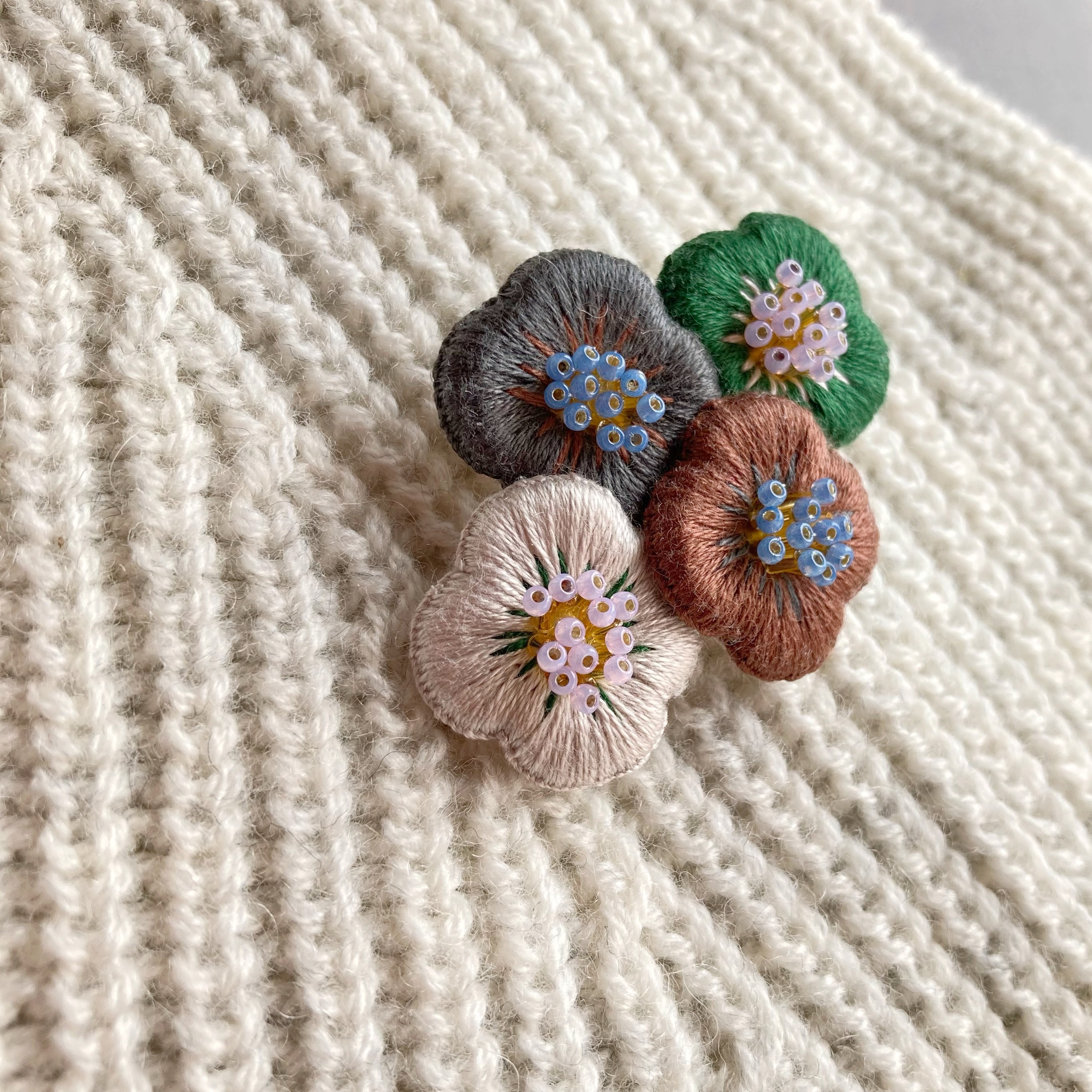 う*ん様 花のブローチ 梅の花[ピンク×白］ブローチ (受注生産/オーガンジー刺繍/春/フラワー