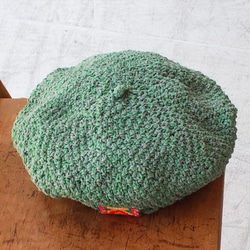 タブ付き 手編み ベレー帽 （19s-004）グリーン 1枚目の画像