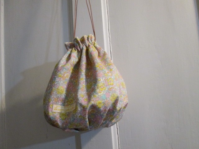 英国リバティ　Amelieアメリ　ボンボン色 PoireSAC ポワールサック 巾着ポーチ