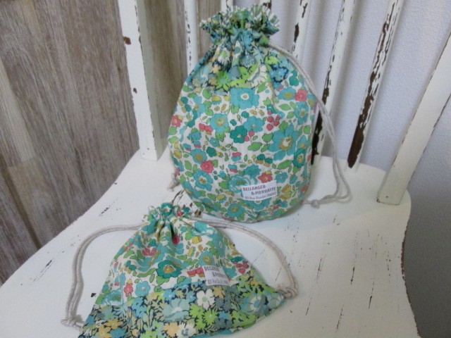 リバティBetsyベッツィ エメラルドグリーンとThorpeソープのポワールサックと小さな巾着ポーチのset