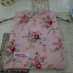 フランスアンティークファブリック PetitFleuri カラフルお花の小さなピンク色巾着ポーチ 3枚目の画像