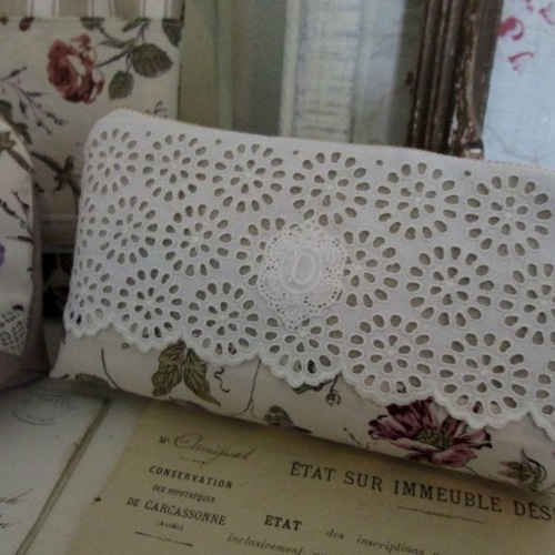 フランスアンティークレースのポーチ