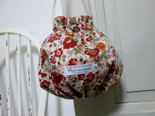 リバティ Feliciteフェリシテ赤とマンダリンオレンジ色のPiccoloCavoloSAC　小さな巾着ポーチ