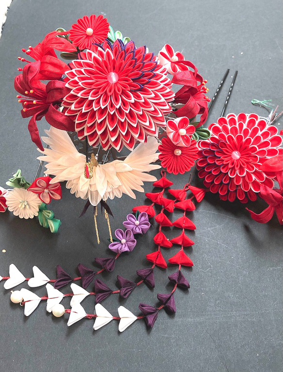 つまみ細工成人式用ご婚礼用 大輪菊とダイヤモンドリリーの髪飾り(紅白