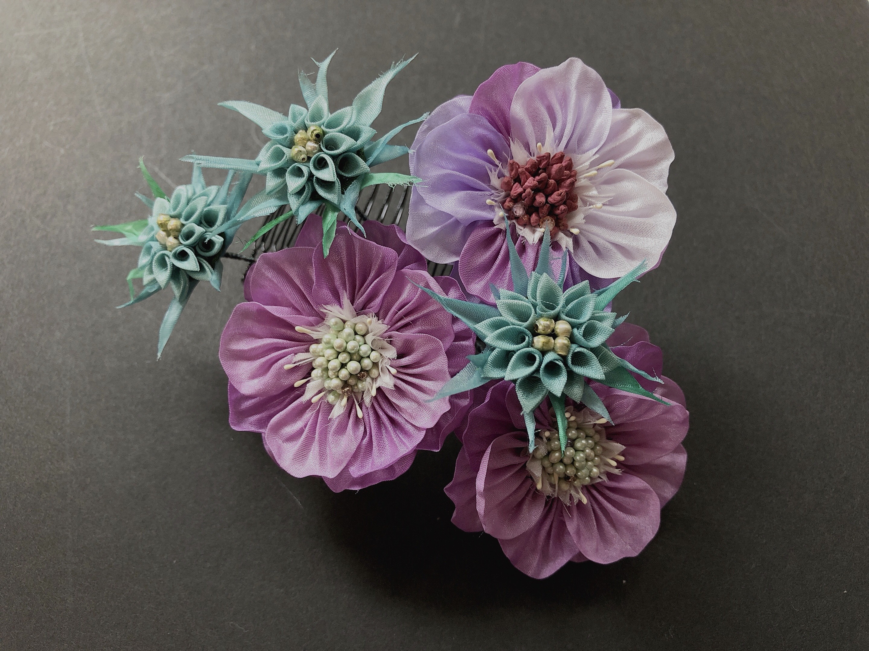 つまみ細工西洋松虫草(スカビオサ)の髪飾り　藤色