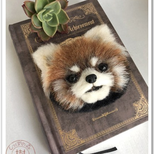 羊毛フェルト レッサーパンダとペキニーズさん。 ストラップ付き 吊