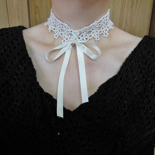 ビーズ織チョーカー，ブローチ