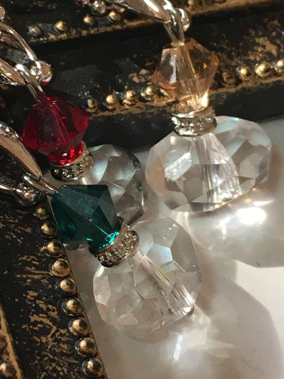 水晶とスワロフスキービーズの香水瓶ネックレス　ロジウム 2枚目の画像