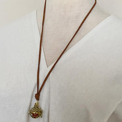 APROSIO&CO 赤いサロペットを着たくまのジャックのネックレス ALIITA公式通販】アリータ 9KYG チェーンネックレス リンゴ