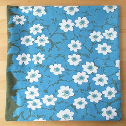 クッションカバー 34cm×34cm＊青色の葉に白い花々 3枚目の画像