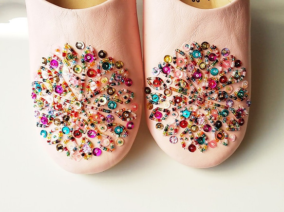 可愛いピンク　モロッコ　バブーシュ　オーロラビーズ　Mサイズ　Lサイズ　本革スリッパ 2枚目の画像