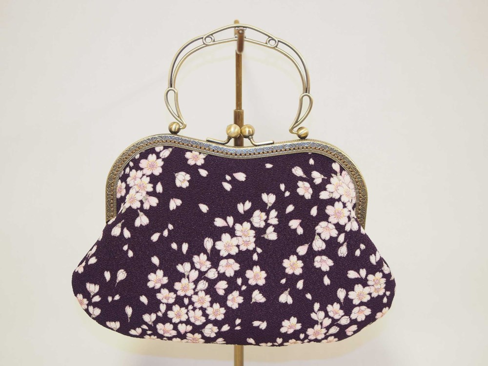 桜吹雪柄ちりめん素材のパーティーバッグ　3Wayタイプ（紫）