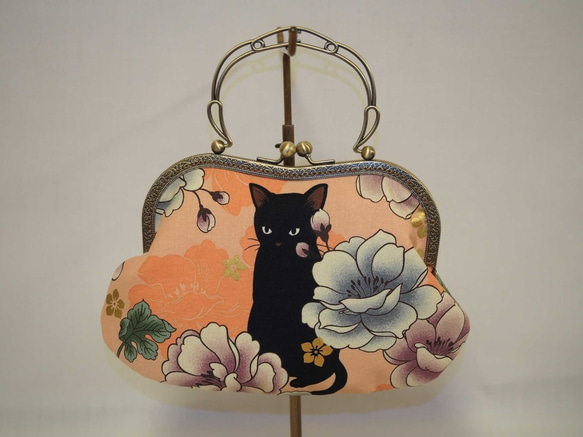 黒猫レトロ和柄のパーティーバッグ　3Wayタイプ（サーモンピンク;Type A） 1枚目の画像