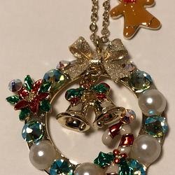 クリスマスモチーフのネックレス（ブルー系・ジンジャーマン付き） 3枚目の画像