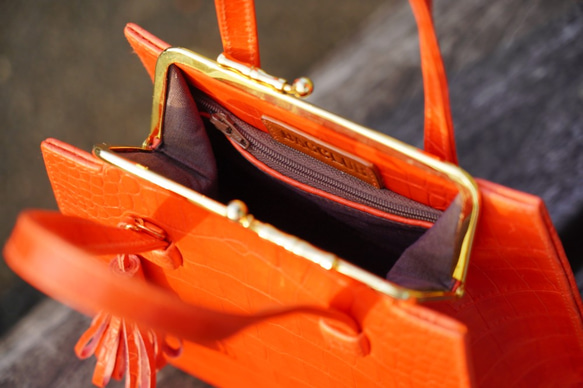「オレンジレッド」クラシックハードシェルポータブルゴールドバッグ 5枚目の画像