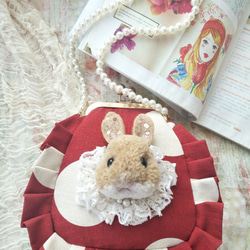 售罄欣赏勿拍【戴珍珠项链的兔子】原创手作花边童话感口金包孤品 第1張的照片