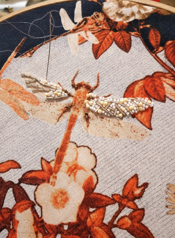 【Dragonfly】原创手作设计感毛绒拼接刺绣实木口金包孤品 第8張的照片