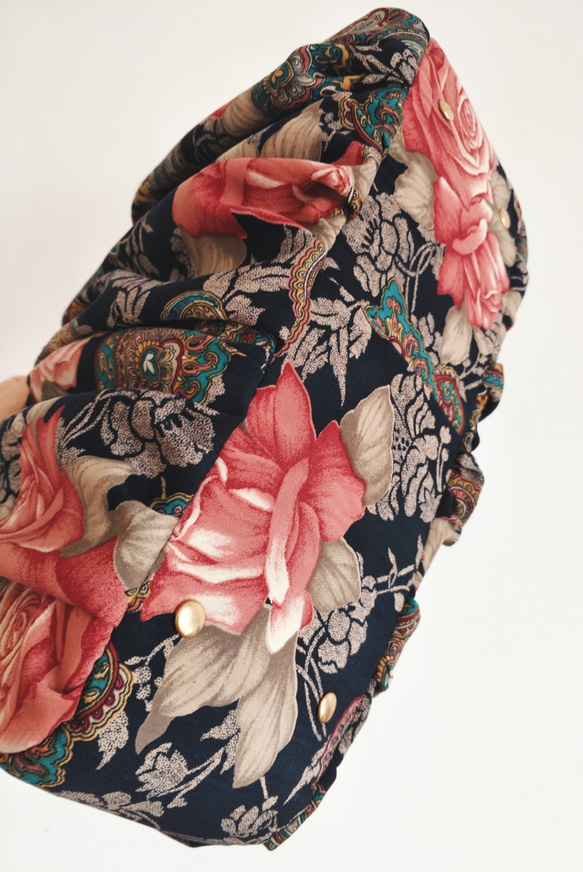 【复古蔷薇】原创手作印花老布褶皱设计感口金包孤品 第4張的照片