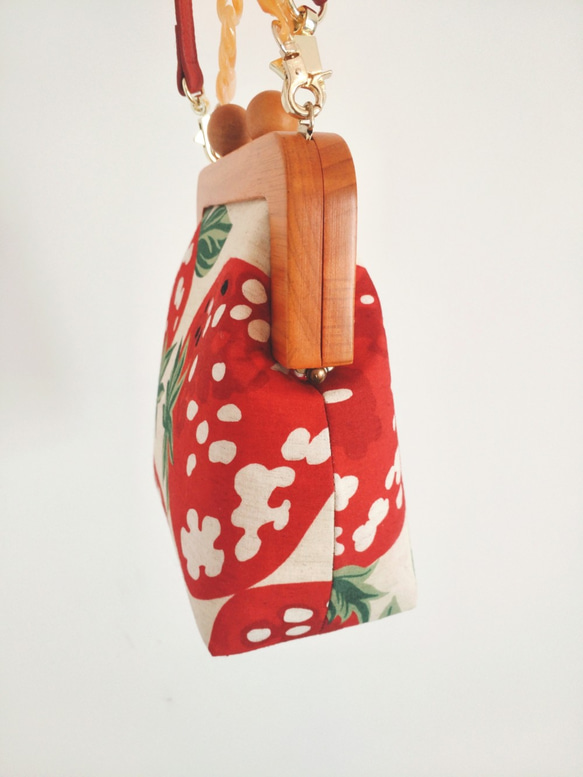 【甜夏】原创手作草莓印花甜美可爱木口金包孤品 第4張的照片