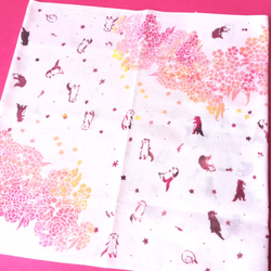 手工印花巾“水獺在櫻花” 第5張的照片