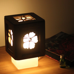 アロマランプ　ハイビスカス 　LEDの灯りで香るランプ　ディフューザーアロマストーンアロマポット 2枚目の画像