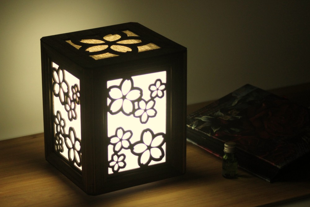 シルエットランプ　桜ー明　５面装飾　LEDで癒しのシルエットを演出　テーブルランプ 18.5cmX18.5cmX20cm 5,700円