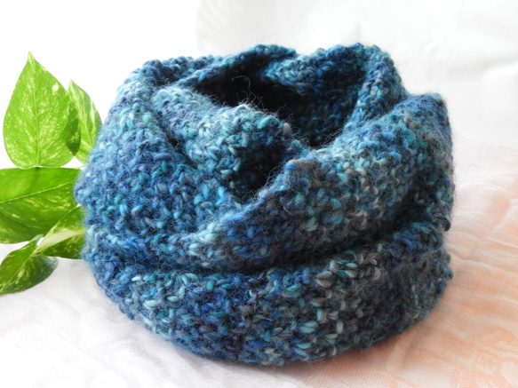 スヌード手編み ブルーグラデーション ウール100％ 模様編み1点物