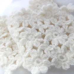 スヌード　お花モチーフ編み大人可愛い　チクチクしないア75%　オフホワイト 3枚目の画像