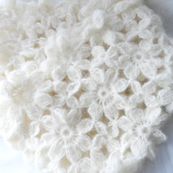 スヌード　大人可愛いお花モチーフ編み　チクチクしないア75%　オフホワイトお値下げ 5枚目の画像
