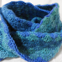 [再販]スヌード手編み　青～エメラルドグリーン　模様編み 4枚目の画像