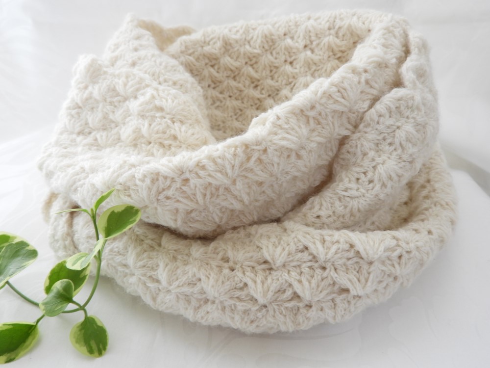 チクチクしないロイヤルベビーアルパカ１００％　オフホワイト模様編み