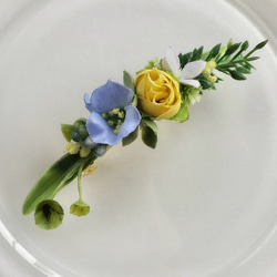 イエローローズとブルーの小花のボタニカルバレッタ 1枚目の画像