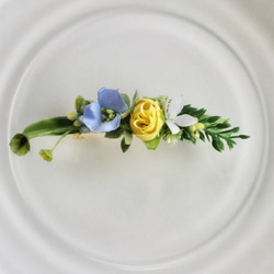 イエローローズとブルーの小花のボタニカルバレッタ 2枚目の画像