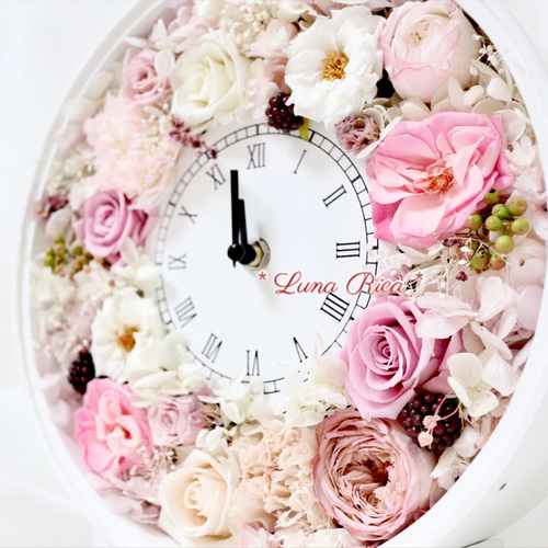 花時計 プリザーブドフラワー（ハンドメイド） 送料無料】プリザーブドフラワーのお花がいっぱい詰まった可愛い