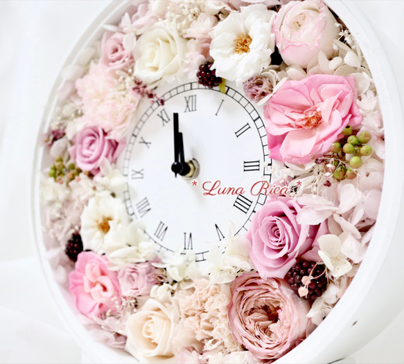 花時計　カーネーションとバラのプリザーブドフラワーの花時計