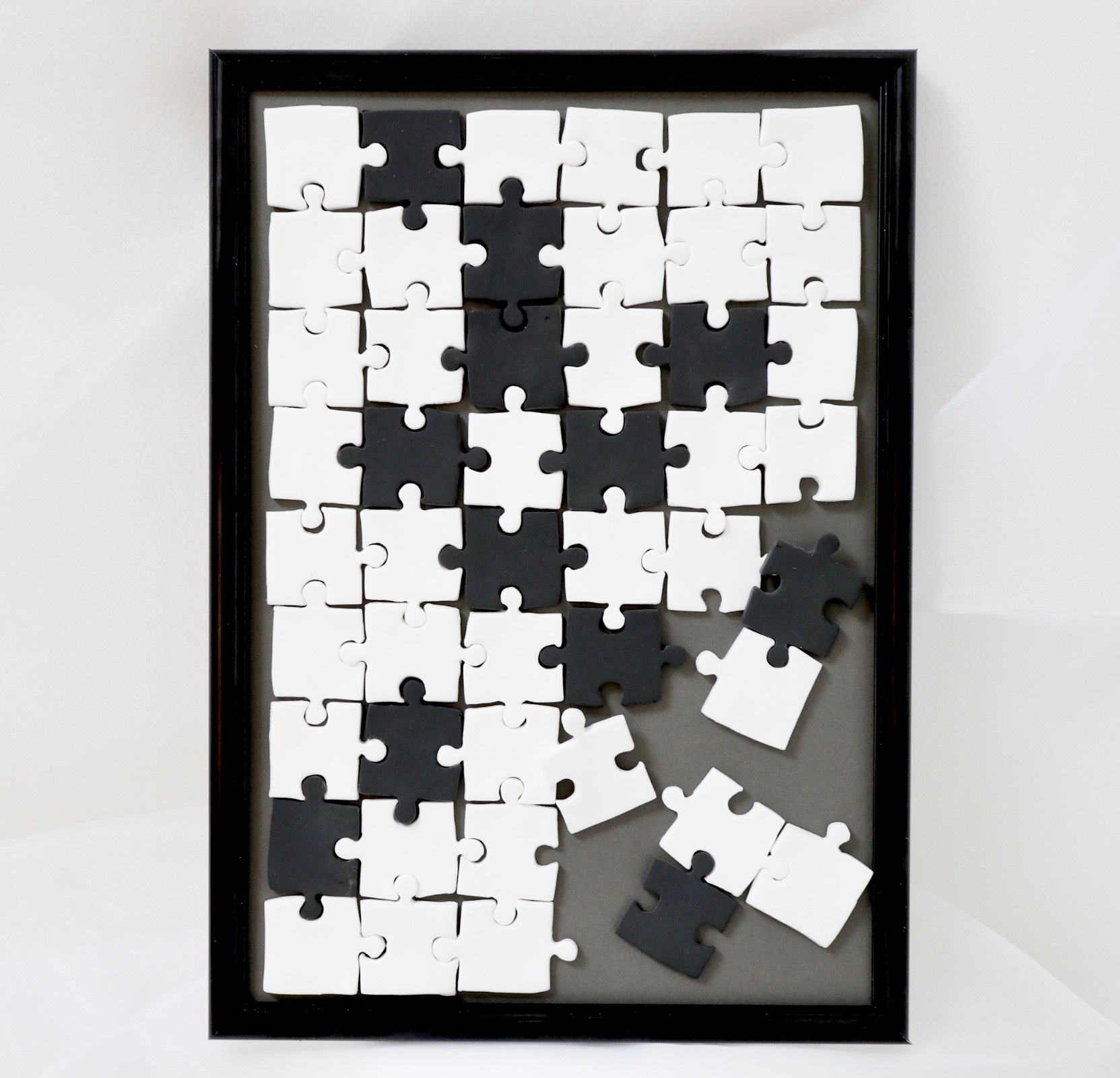 パズルフレームパネル/ 壁掛け / クレイケーキ / 白黒 / バイカラー / モノトーン / イニシャル
