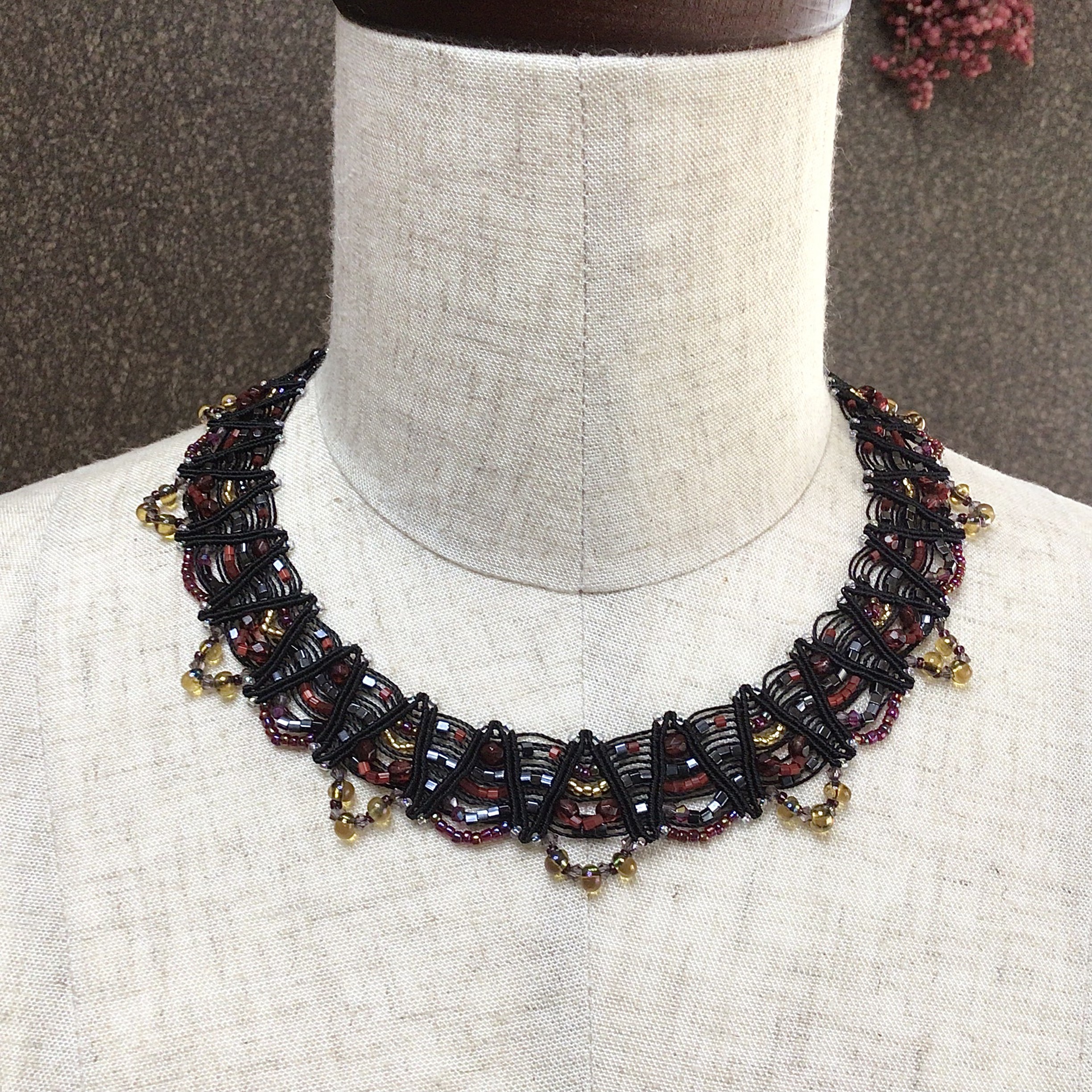 マクラメ　ビジューネックレス