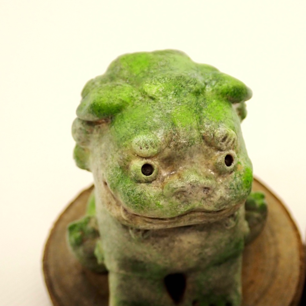 置物　『手のりサイズの狛犬さん』(苔むしカラー）