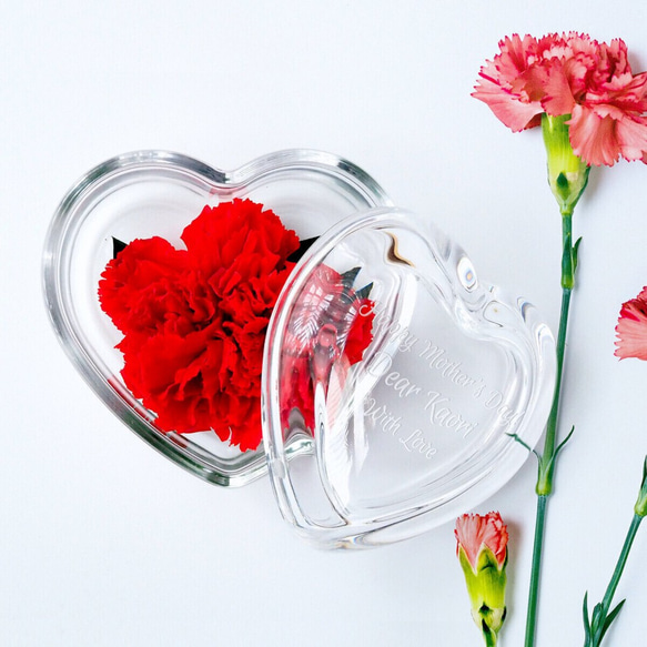 【名入れ】大切な母へ贈る "いつまでもきれいに咲き続ける特別な花" プリザーブドフラワー ハートカーネーション 1枚目の画像