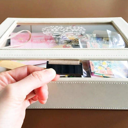名入れ】メモリアルボックス フリーケース ベージュ 思い出の品を飾り