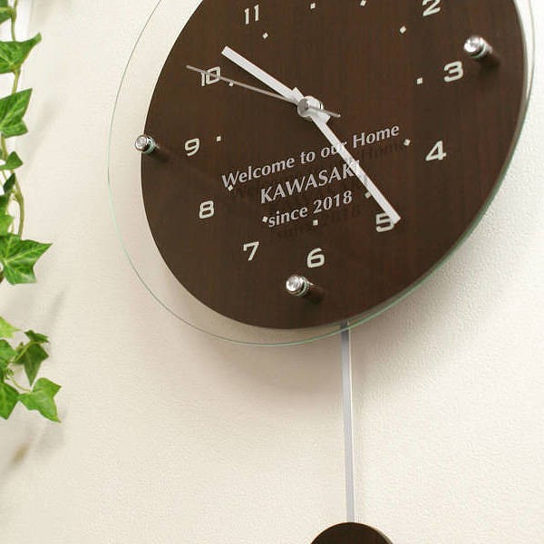 【名入れ】ゆっくりスイングする振り子が心落ち着く ペンデュラムクロック アンティール ブラウン (電波時計)