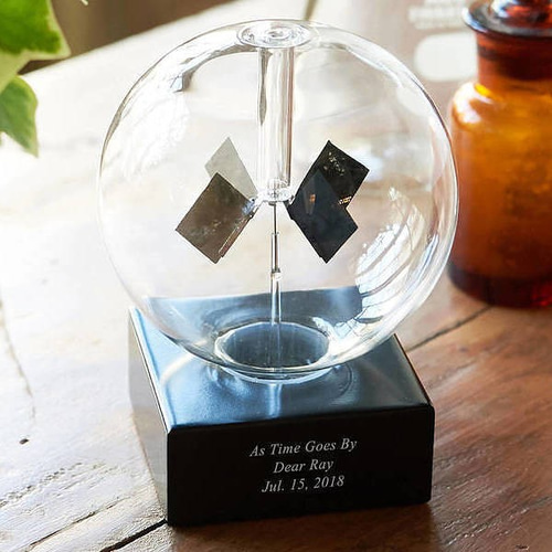 名入れ】光熱に照らされるとガラス内の4枚の羽根が回転！動きのある