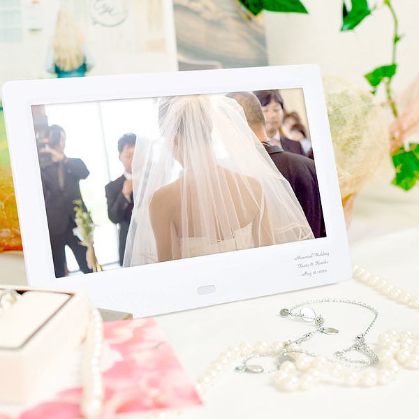 【名入れ】音と映像がお部屋を楽しく包み込む！デジタルフォトフレーム ホワイト