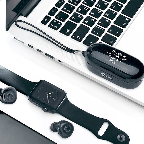 充電ケース付き ブラック プラントロニクス　ワイヤレスイヤホン