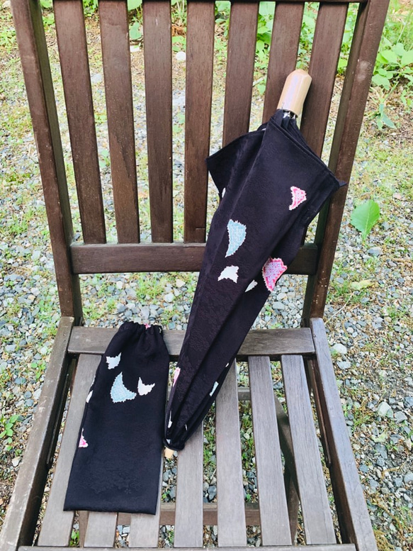 着物リメイク折畳日傘 黒柄 4枚目の画像