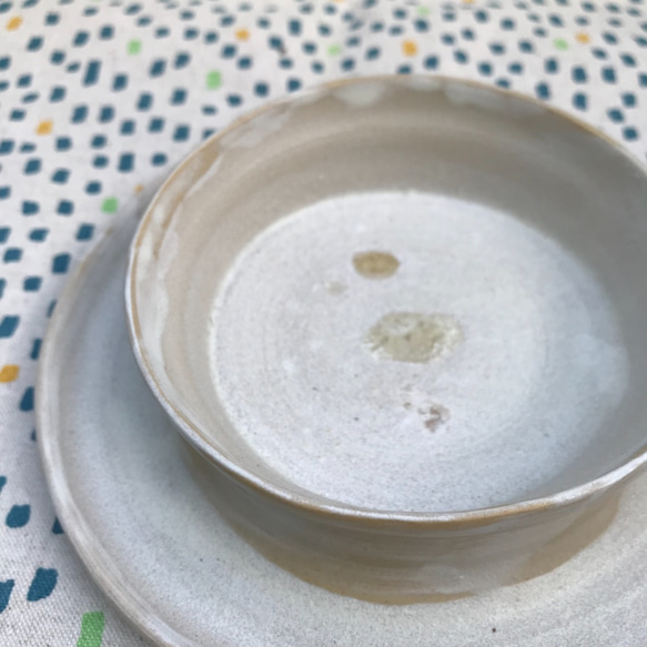 「護城河」竹土石山 chuhsienearth 13 竹土系列 防蟻碗 寵物碗 雙層盤 陶瓷 竹炭 兩用 雪餅 健康 第7張的照片