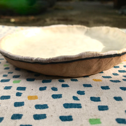 「白海核桃」竹土石山 chuhsienearth 13 石山系列 淺盤 圓盤 陶瓷 圓 蛋糕盤 米色 印花 第4張的照片