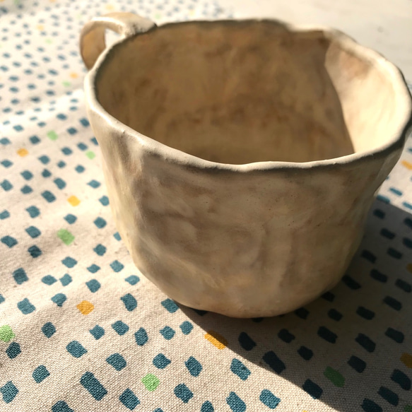 「底圈」竹土石山 竹土系列 咖啡杯 禮物 器皿 雜貨 植物 粉引 風格 杯緣子 把手 溫潤 米白 土地 第4張的照片